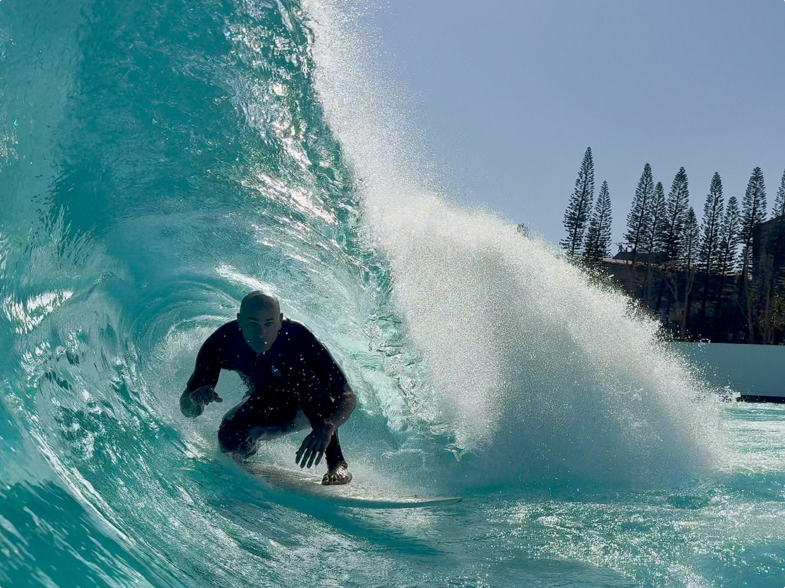 A homenagem de clube com maior praia do mundo a Kelly Slater
