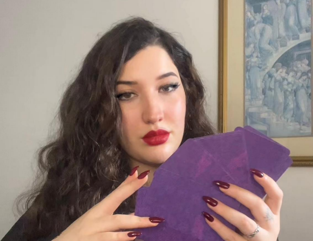 Quanto fatura taróloga do TikTok: previsões que dão engajamento e dinheiro