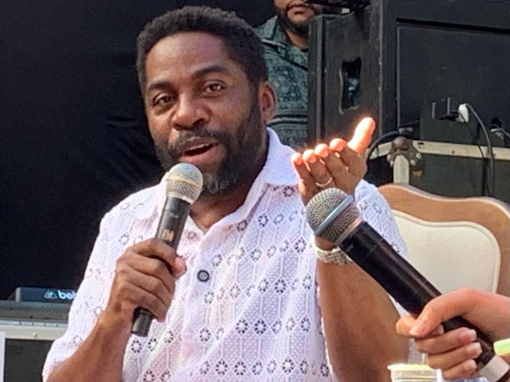 A pergunta que Lázaro Ramos fugiu de responder:’ ele está filmando’