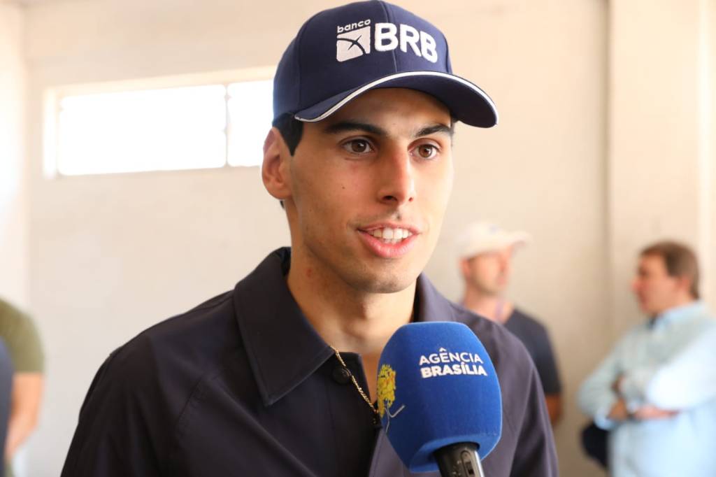 A volta do piloto Gabriel Bortoleto pelo autódromo de Brasília