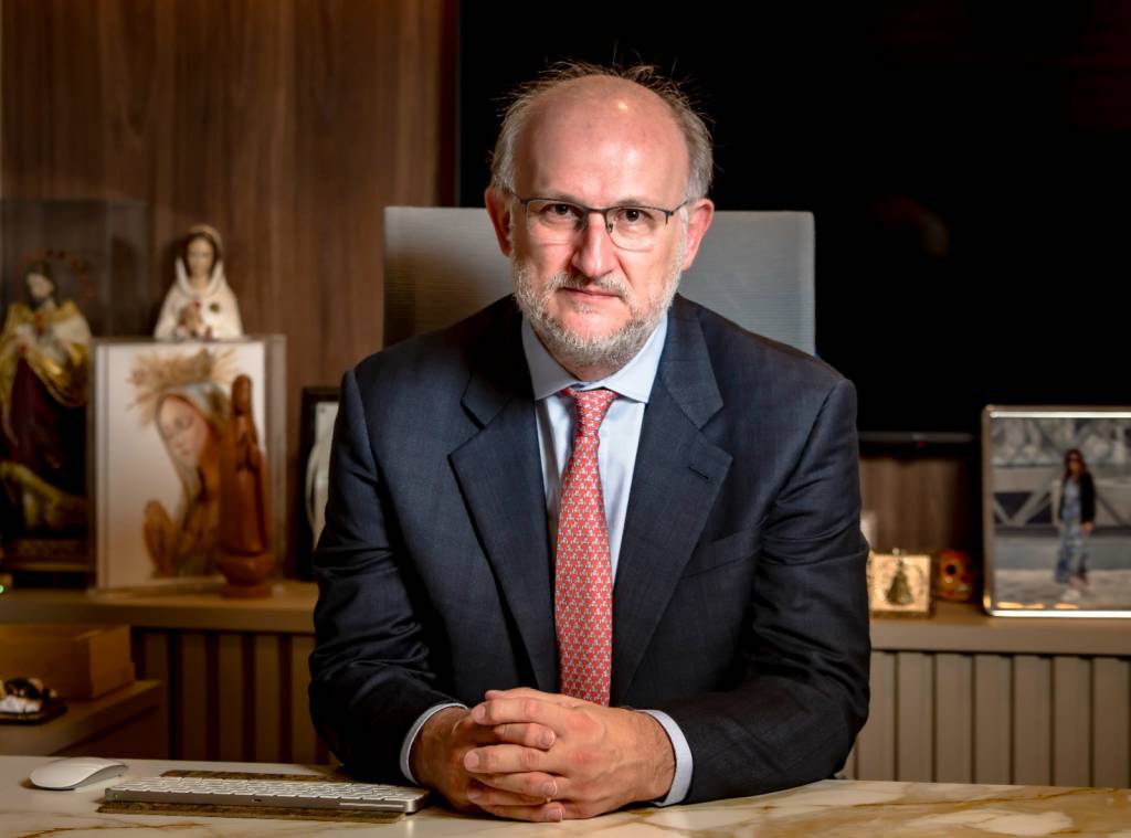 Dia Nacional de Combate ao Fumo: neurocirurgião fala de risco de AVC