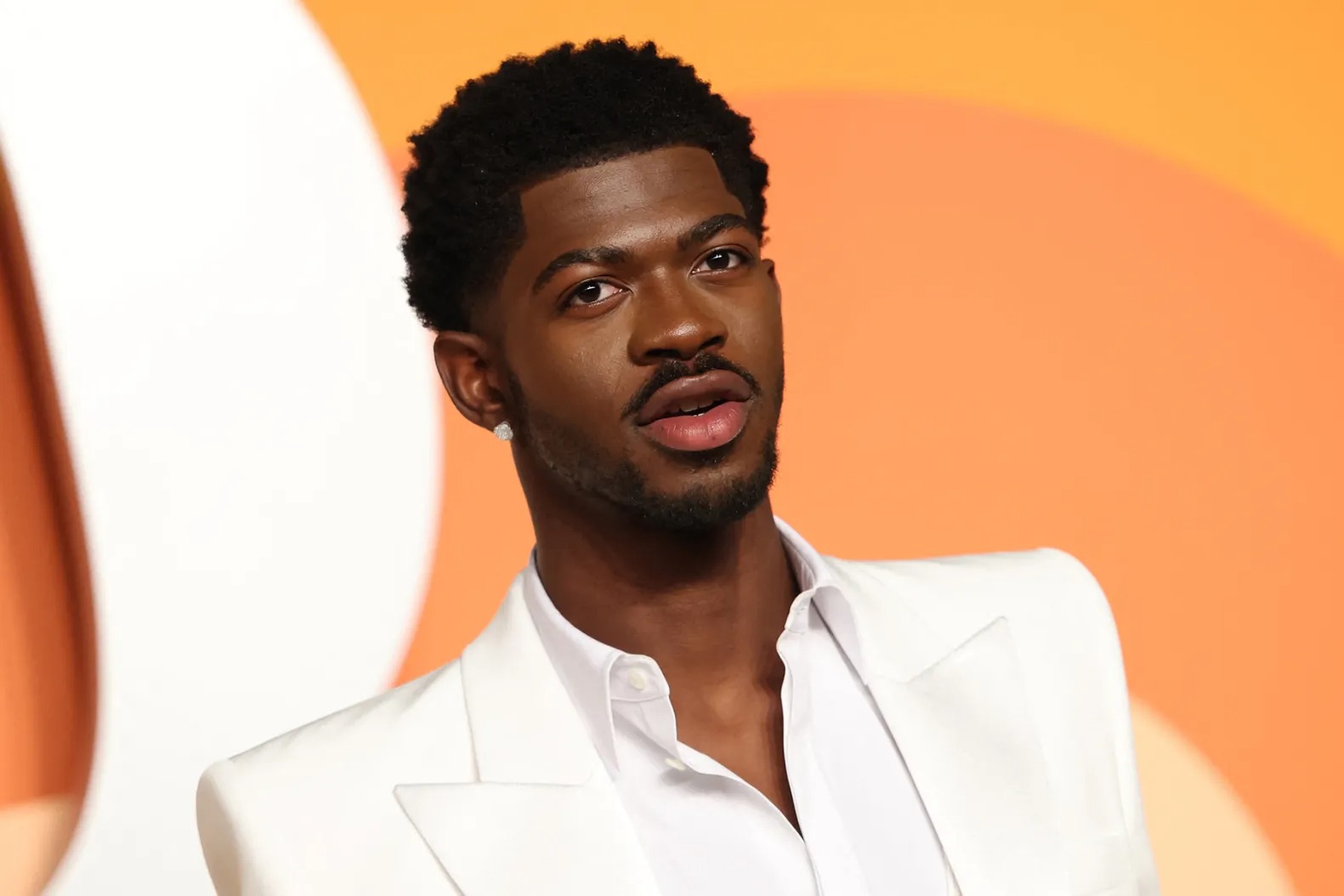 Após ser preso, Lil Nas X inicia tratamento nos EUA
