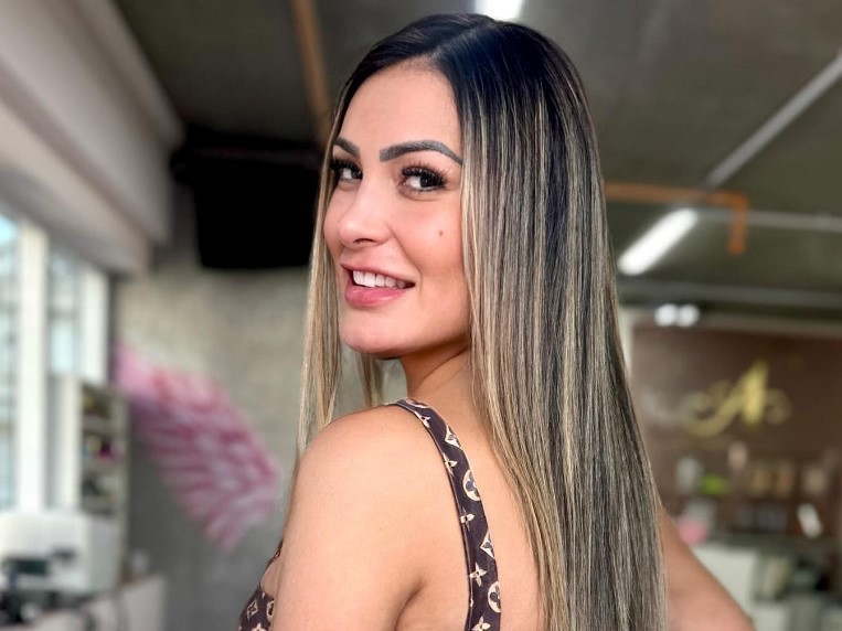 andressa-urach-lingua-bifurcada.jpg