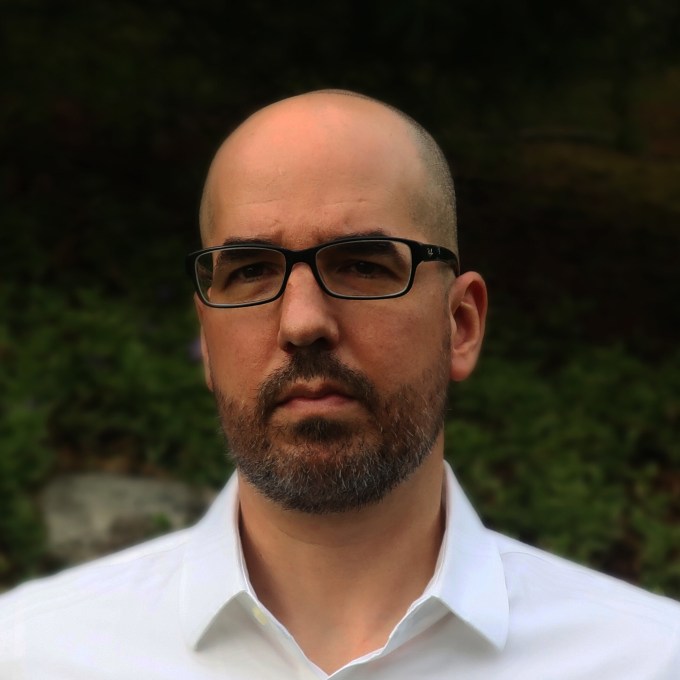 Riley Sager, autor de thrillers, a VEJA: “Quero que meus livros sejam fáceis de ler”