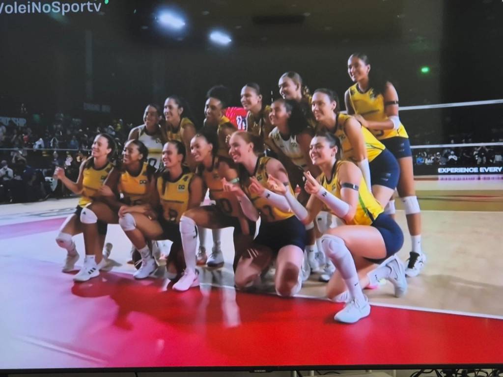 Vitória com coração coreano: seleção brasileira de vôlei vence França