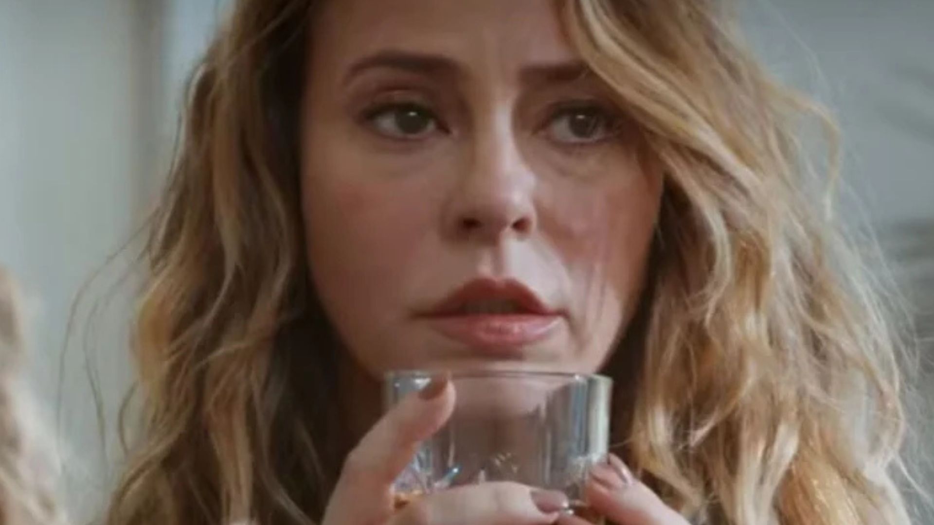 ‘Vale Tudo’: o que Heleninha ensina sobre bipolaridade e alcoolismo