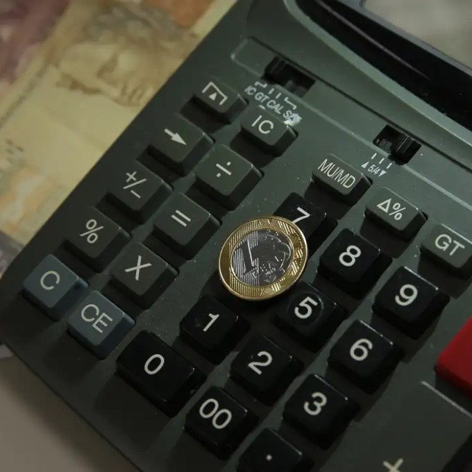 Brasileiro lança livro sobre matemática financeira para estudantes dos EUA