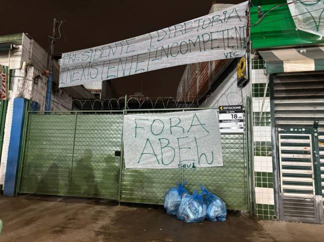Faixa de protesto da torcida palmeirense: 
