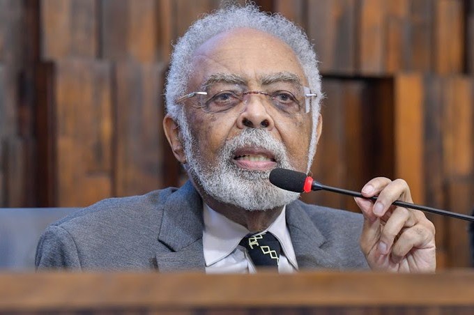 Gilberto Gil e Paulinho da Viola confirmam presença em ato de Caetano contra dosimetria