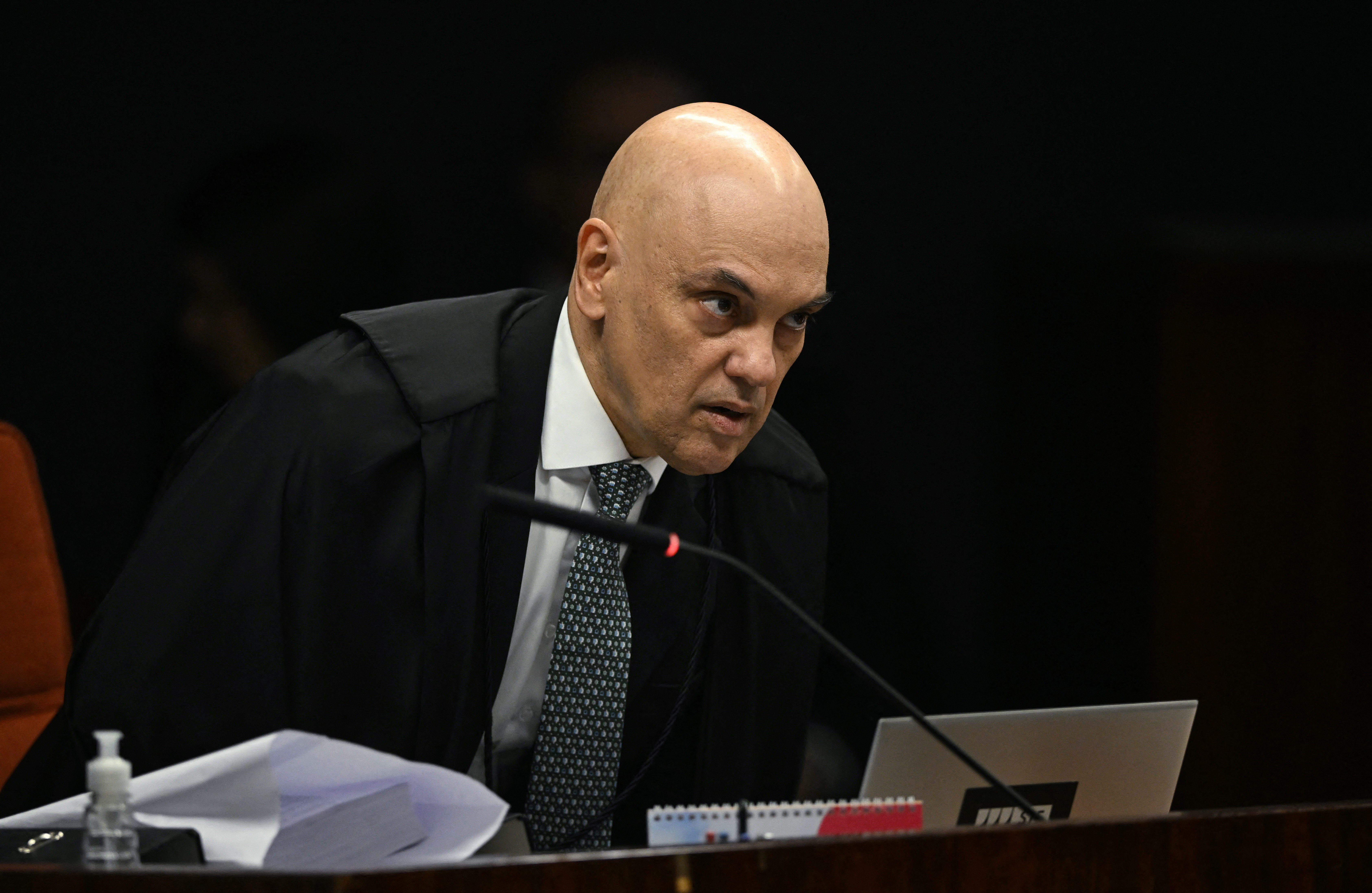 Por ordem de Moraes, Bolsonaro é levado para sala na penitenciária da Papuda