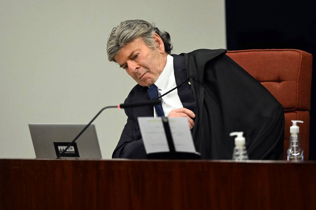 Julgamento no STF: Fux supera Moraes e empata com Bolsonaro nas redes