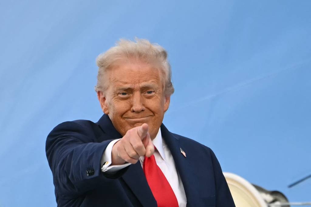 Trump ameaça cassar licença de emissoras que fizeram cobertura ‘negativa’ de seu governo