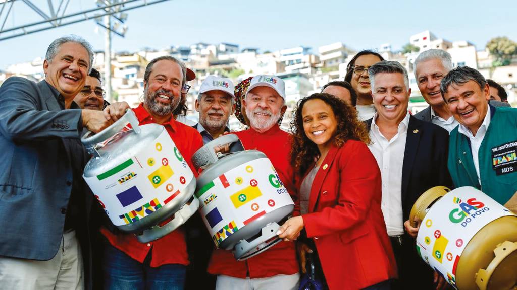 Lula coloca governo no palanque e faz oposição acelerar escolha do adversário para 2026