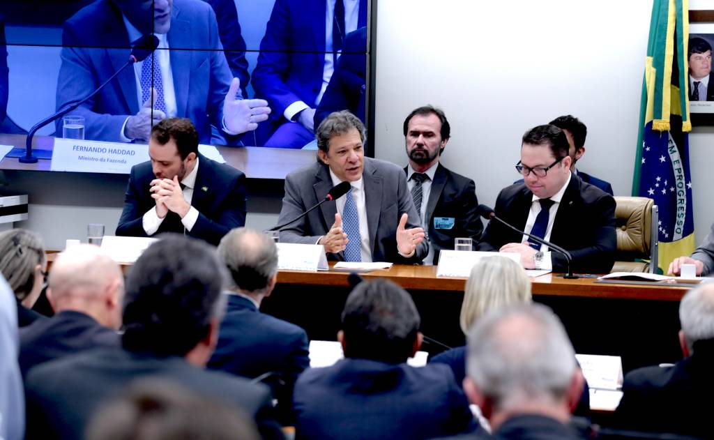Um duro embate do ministro da Fazenda com a oposição na Câmara