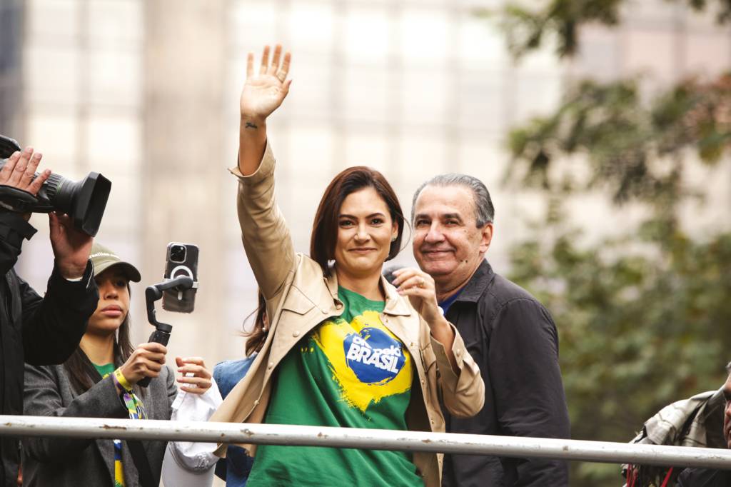 Michelle Bolsonaro sobre críticas: ‘Sempre em concordância e validada pelo meu marido’