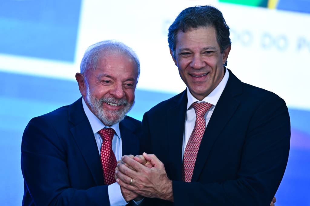 Lula sanciona lei que isenta o IR para quem ganha até R$ 5 mil