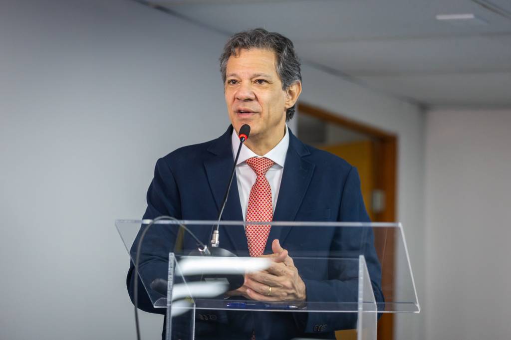 Performance de Haddad na Câmara rende elogios do governo