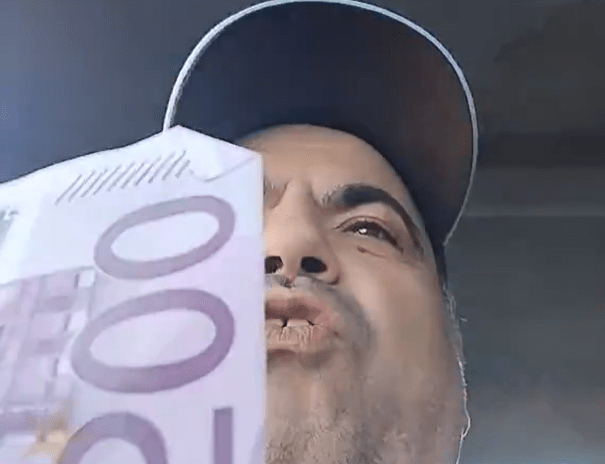 Homem, um pasteleiro de padaria em Aveiro, foi demitido.