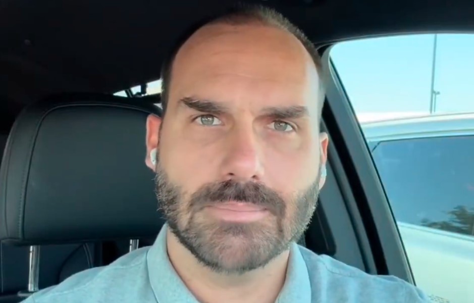 Nova crítica de Eduardo Bolsonaro a Tarcísio expõe crise nos bastidores da direita