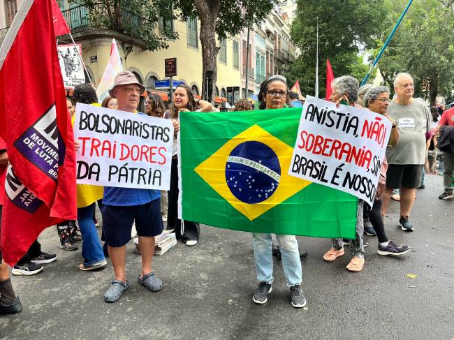G0P8Pe-WYAAy8T7 Manifestantes de esquerda foram às ruas no Rio neste 7 de Setembro