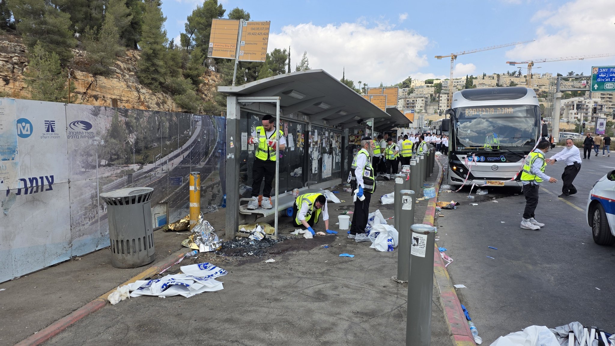 VÍDEO: Palestinos abrem fogo contra ponto de ônibus em Jerusalém e deixam seis mortos