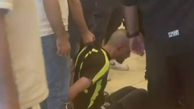 Palestino é preso após esfaquear duas pessoas em hotel perto de Jerusalém; veja vídeo