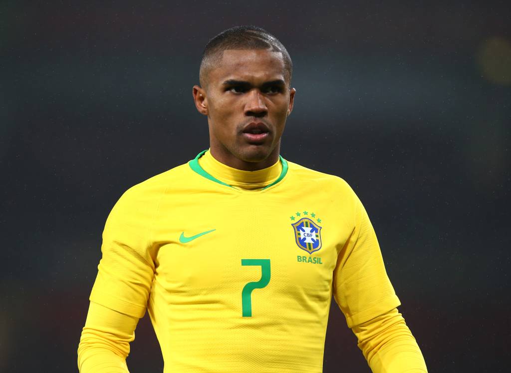 Ex-seleção, Douglas Costa tem prisão decretada por dívida milionária de pensão alimentícia