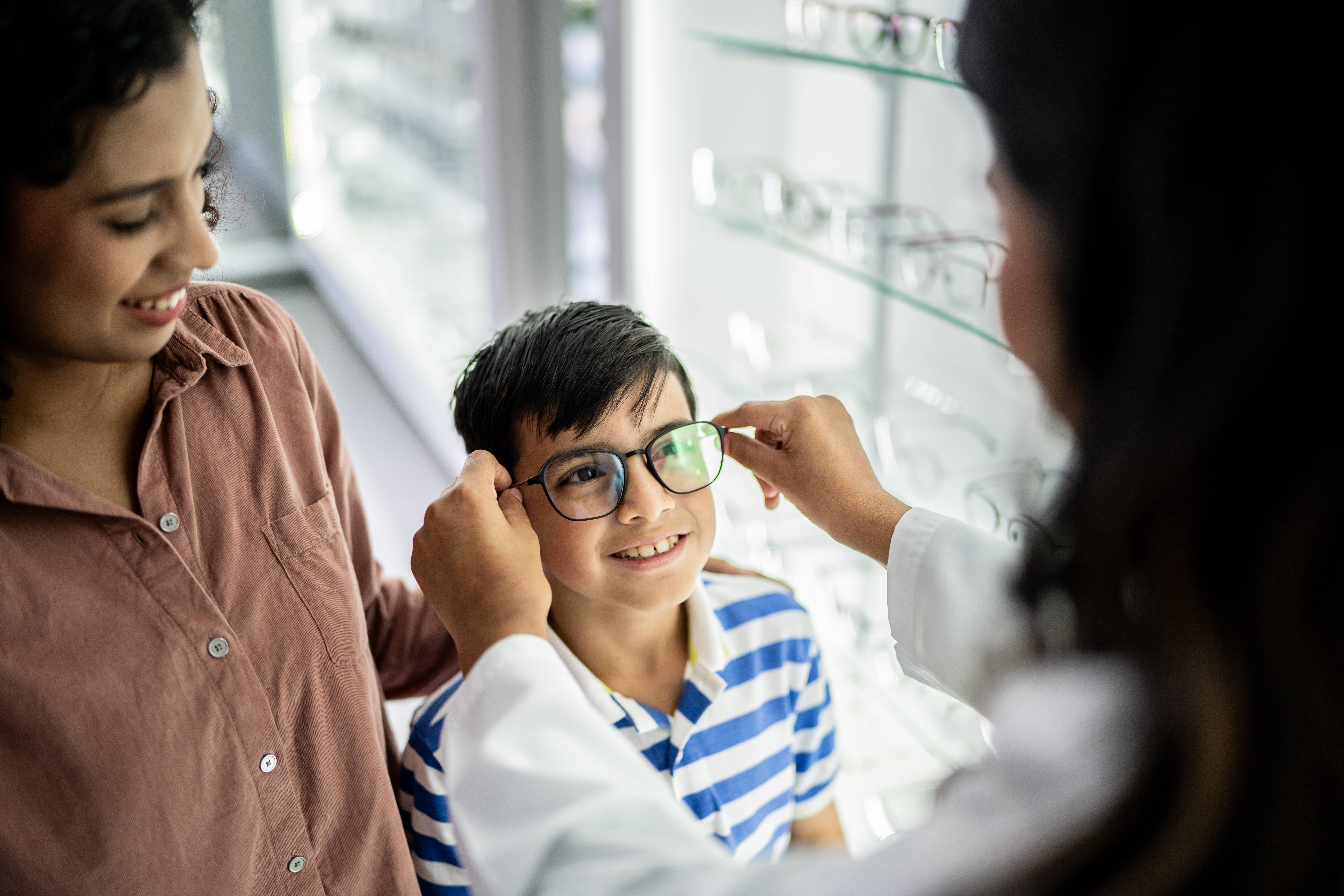 Lentes especiais desaceleram progressão da miopia em período de seis anos