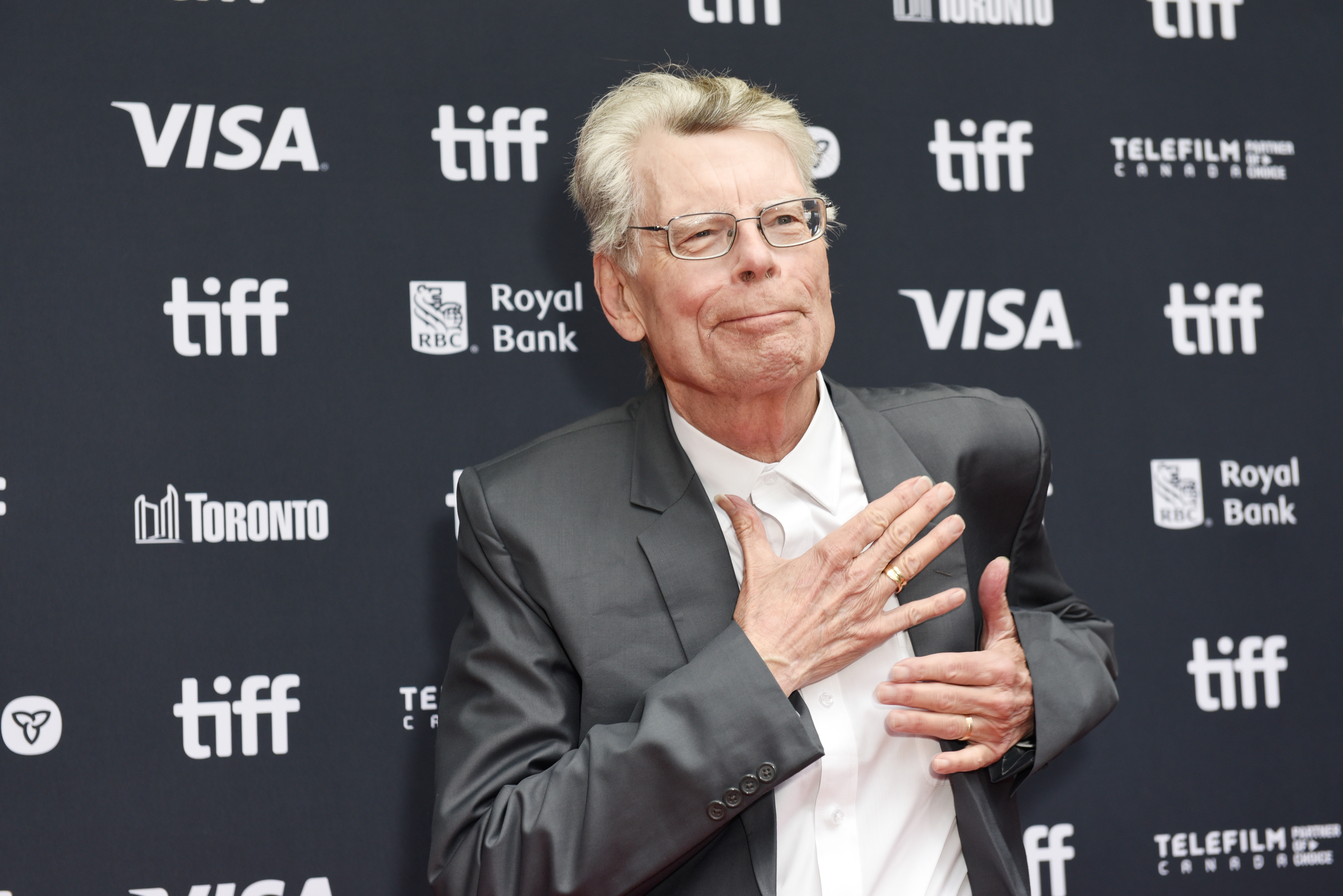 Novo relatório revela principais livros banidos de escolas nos EUA; Stephen King lidera lista