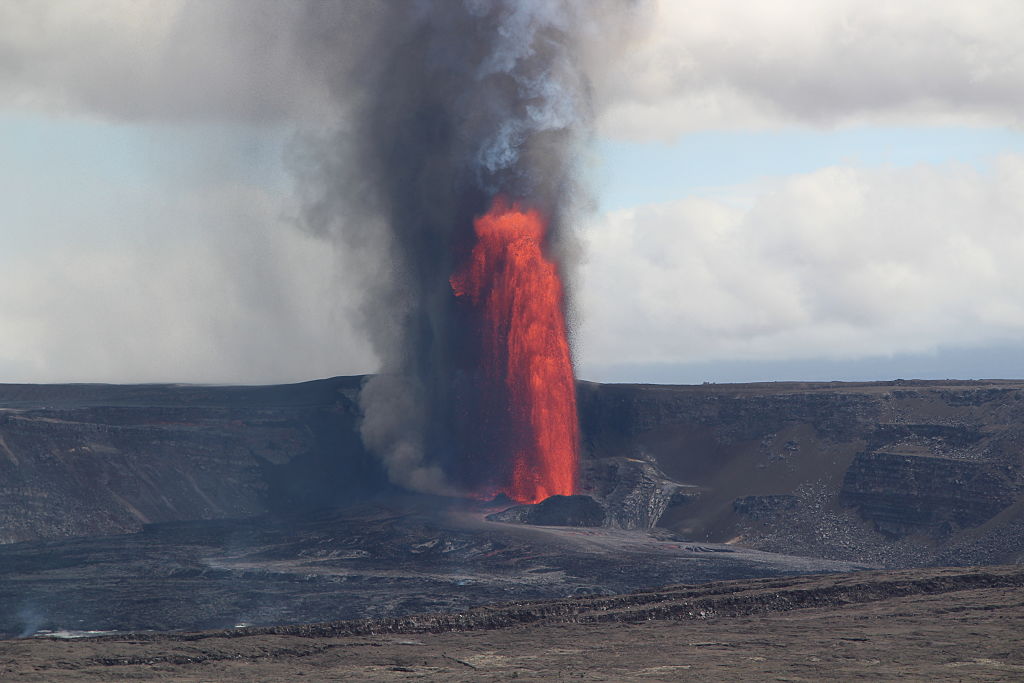 Vídeo: erupção do Kilauea, no Havaí, causa fenômeno vulcânico raro