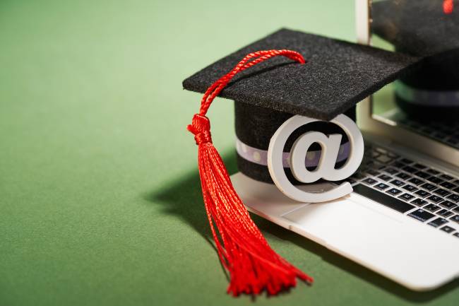 Chapeu de formatura curso EAD - curso online - pós graduação