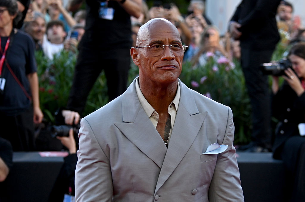 O choro do “durão” The Rock ao ser aplaudido no Festival de Veneza