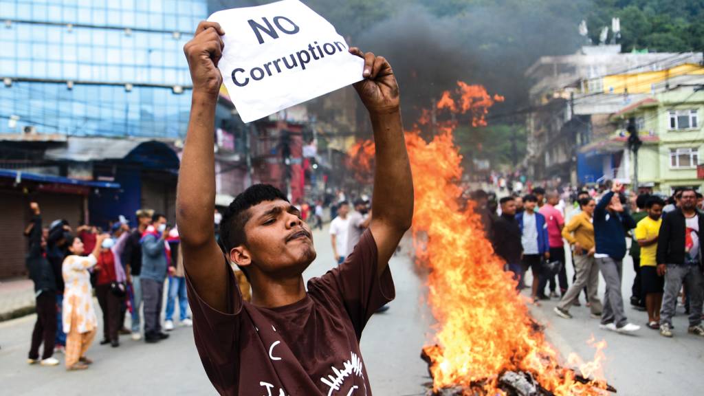 Mais de 50 pessoas morreram e centenas ficaram feridas em protestos no Nepal