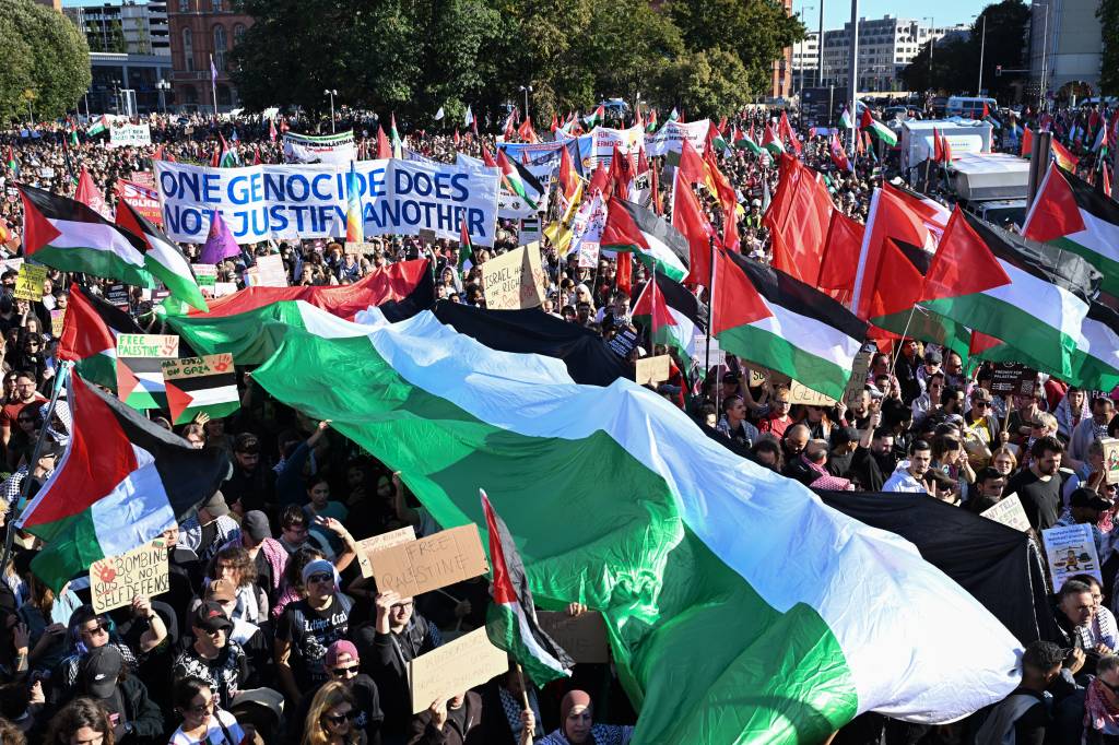 Berlim tem 60 mil pessoas nas ruas em protestos de solidariedade a Gaza