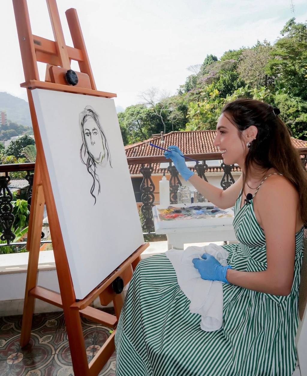 Artista plástica pinta artistas enquanto grava bate-papos ‘terapêuticos’