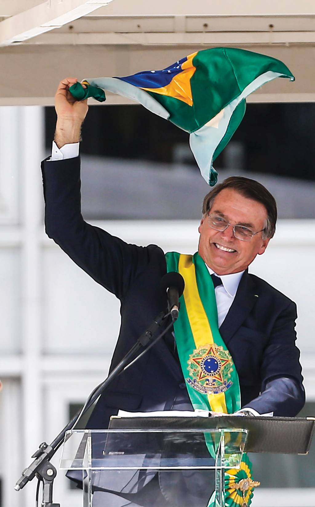 Jair Bolsonaro NO PLANALTO - “Mito”: o deputado do baixo clero e “antissistema” no poder