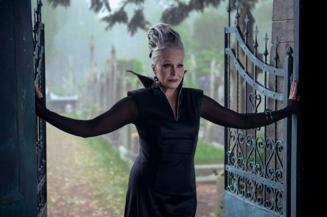 JoannaLumley-Wednesday-Netflix-c5f5c27 Joanna Lumley como a avó Frump em 'Wandinha' -