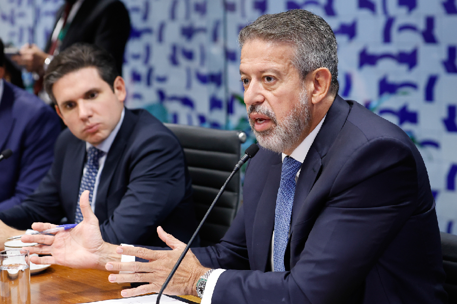 Lira rebate estudo do Senado sobre IR e vê tentativa de tumultuar processo
