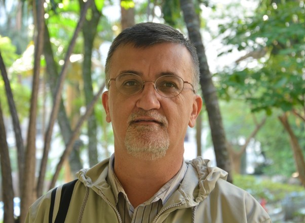 ‘Todo governo prepotente usa Deus no discurso’, diz vencedor do Jabuti