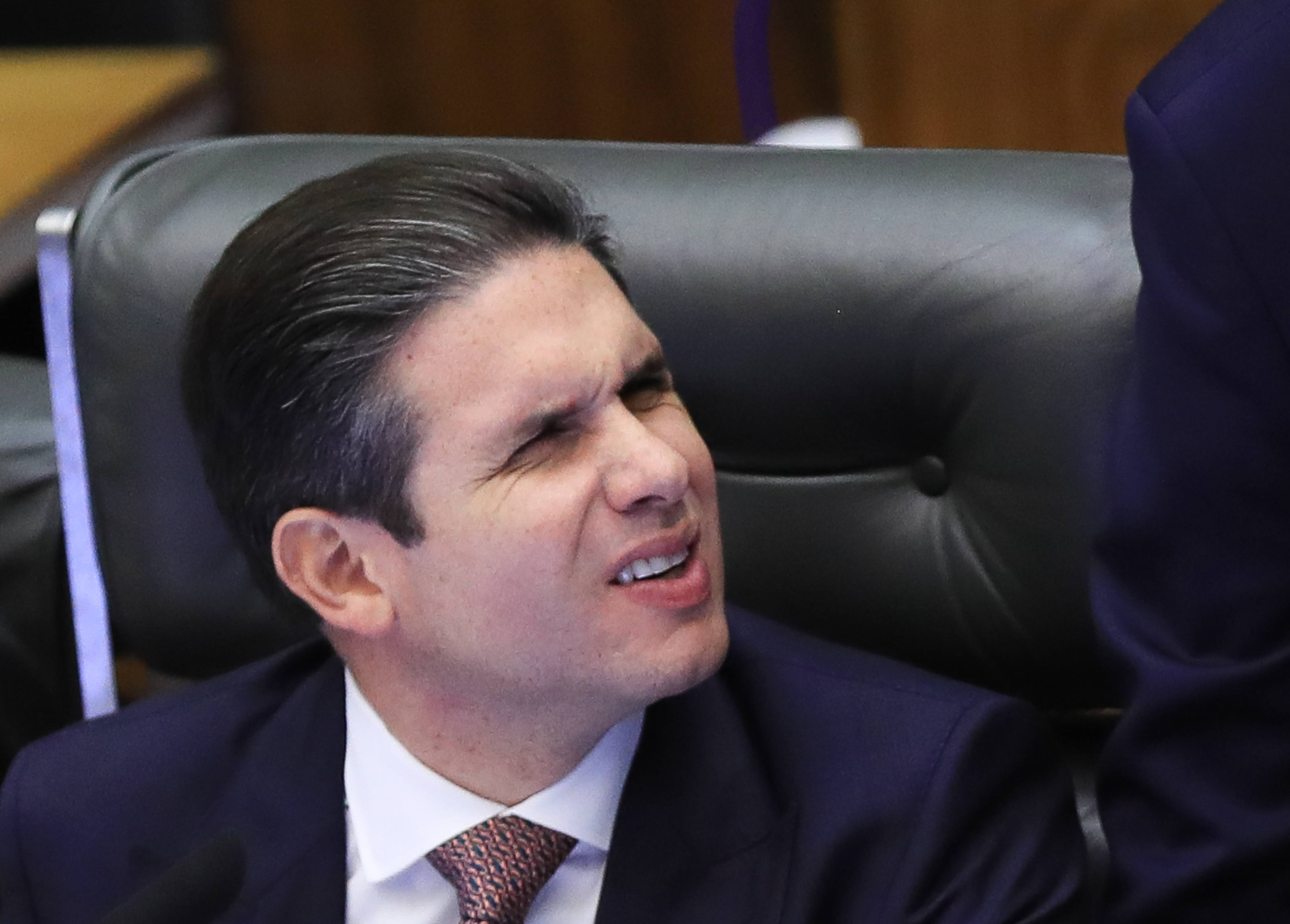 Motta deu tiro no pé ao atrasar cassação de Eduardo Bolsonaro e Ramagem