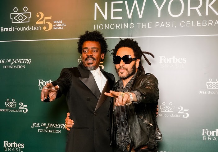 Jantar beneficente com Seu Jorge e Lenny Kravitz arrecada milhões em NY