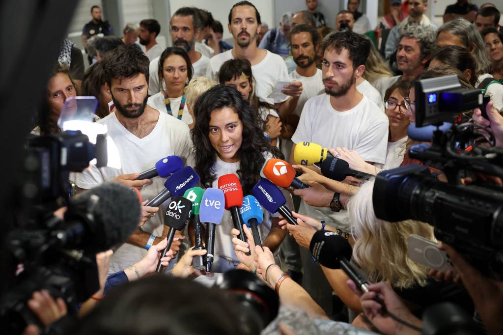 Ativistas da flotilha de Gaza relatam ‘maus-tratos e agressões’ nas prisões em Israel