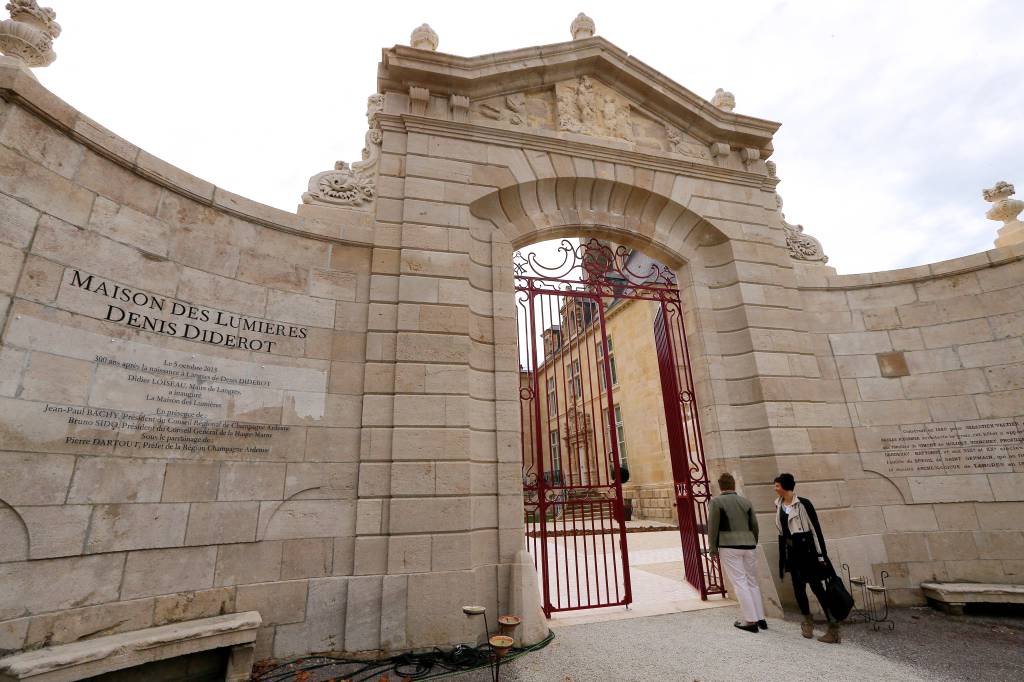 Museu francês é assaltado 24h depois do roubo no Louvre
