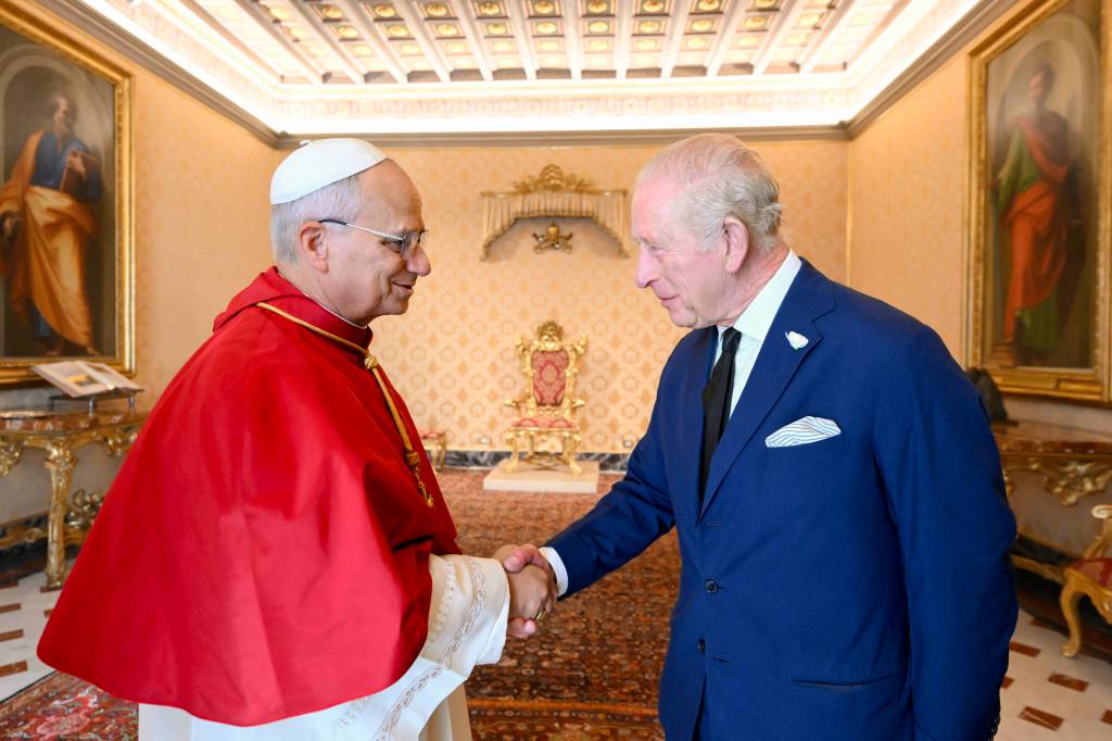 Charles e Leão protagonizam primeira missa com rei britânico e papa católico em 500 anos