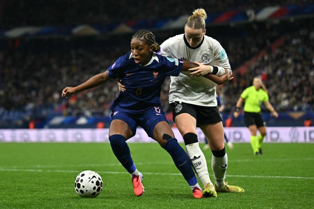 Qual a diferença entre as transferências mais caras no futebol feminino e masculino?