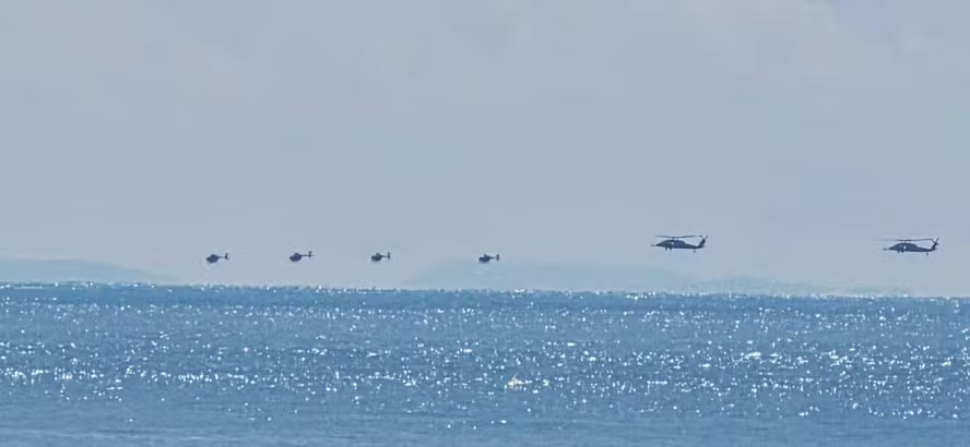 Helicópteros de elite dos EUA voam a menos de 150 km da Venezuela, diz jornal