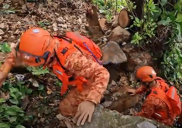 Bombeiros buscam idoso desaparecido próximo ao Morro da Urca no Rio