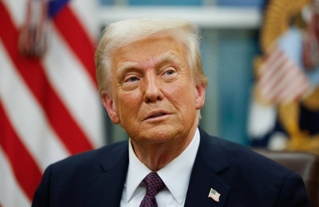 Trump reage a entrevista viral de Obama e diz que pedirá liberação de arquivos sobre extraterrestres