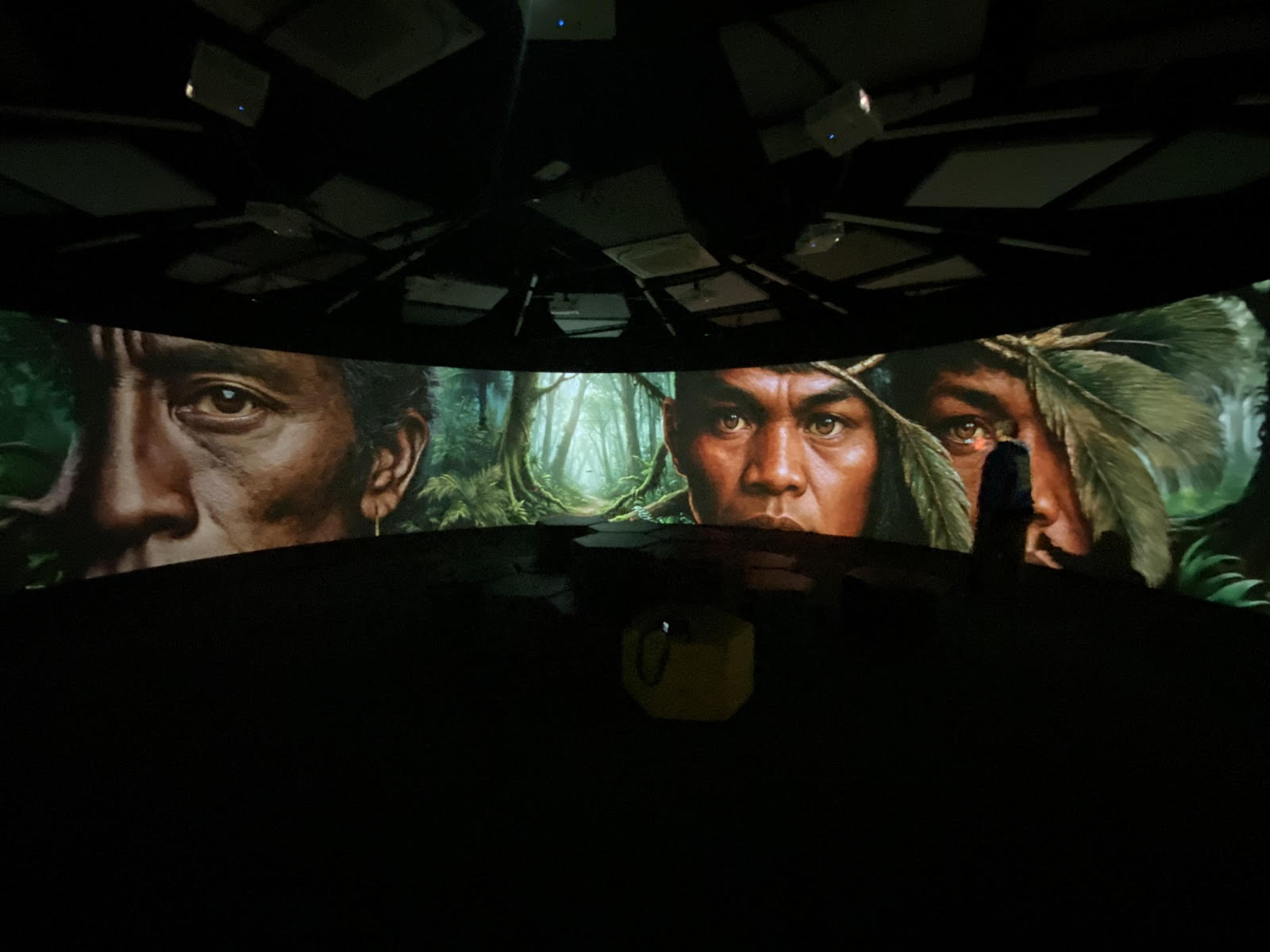 Descendentes do povo Mura lideram exposição imersiva sobre Amazônia