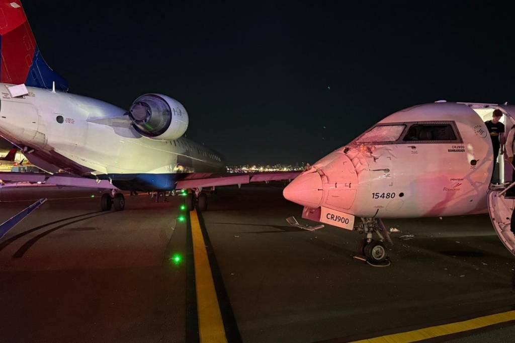 Vídeo: dois aviões colidem em pista de taxiamento em Nova York